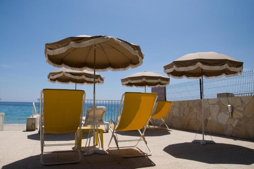 Hotel De La Plage Le Lavandou Eksteriør bilde